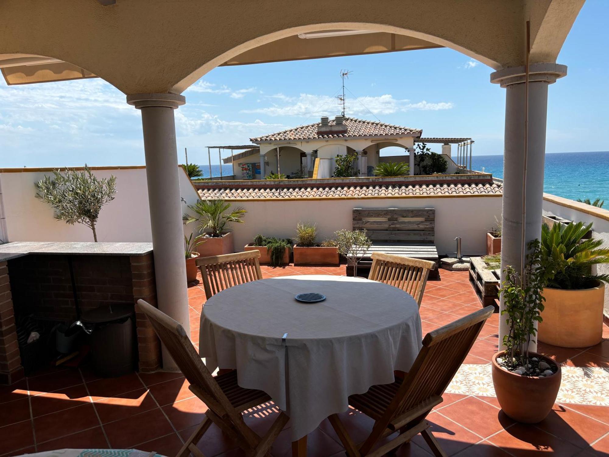 Cal Salmare Seafront Apartment With Rooftop Terrace And Pool Calafell Exterior photo